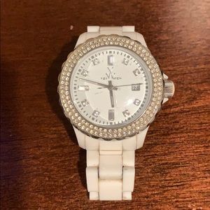WHITE Ladies TOY BRAND WATCH Plasteramic